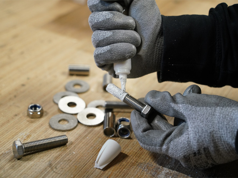 applicazione-pasta-antigrippante-e-distaccante-grease